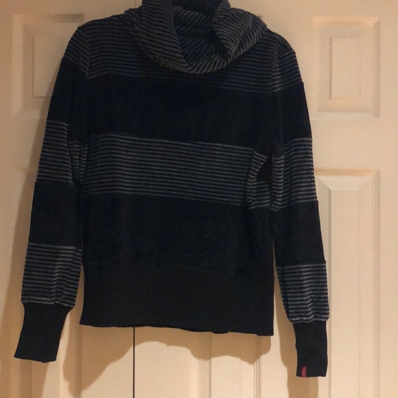 LEVI’S TURTLE NECK VELVET STRIPED SWEATER GREY - Picture 4 of 8